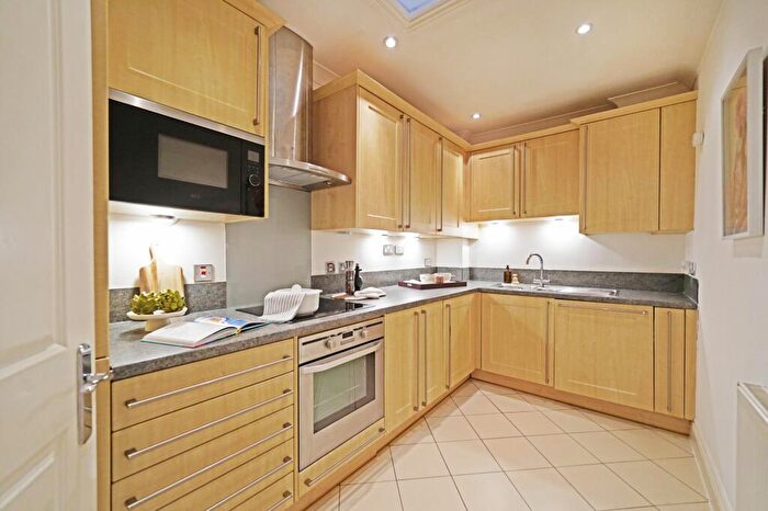 2 Bedroom Apartment For Sale In Station Road, Dorridge, B93