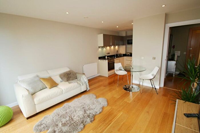 1 Bedroom Flat To Rent In Wharf Approach, Leeds, West Yorkshire, LS1