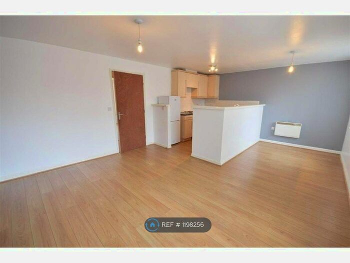 2 Bedroom Flat To Rent In Silchester Drive, Manchester, M40