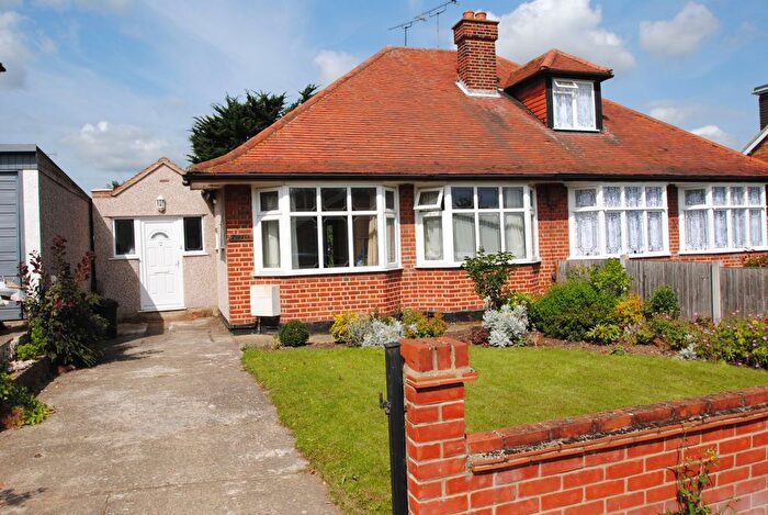 3 Bedroom Bungalow To Rent In Picketts Avenue, Leigh-On-Sea, SS9