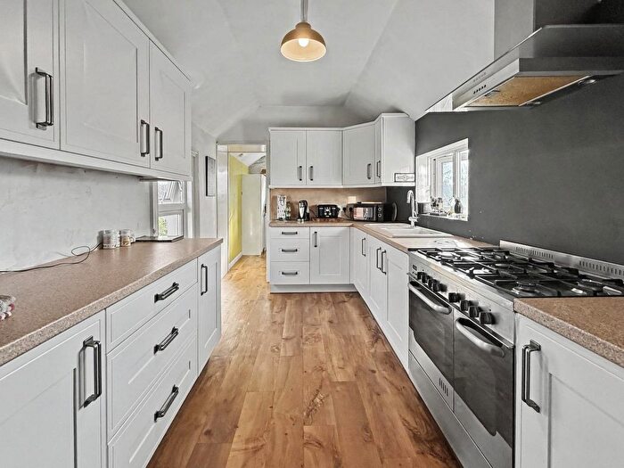 3 Bedroom Flat For Sale In New Borough, Wimborne, BH21