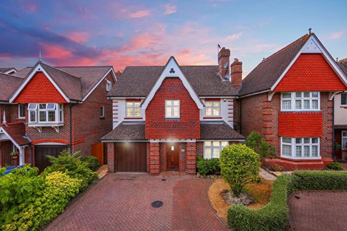 4 Bedroom Detached House To Rent In Spinney Close, Beckenham, BR3