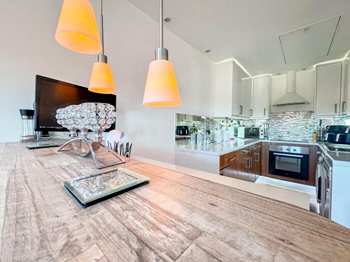 1 Bedroom Flat To Rent In Manor Road, Waltham Abbey, Essex, EN9