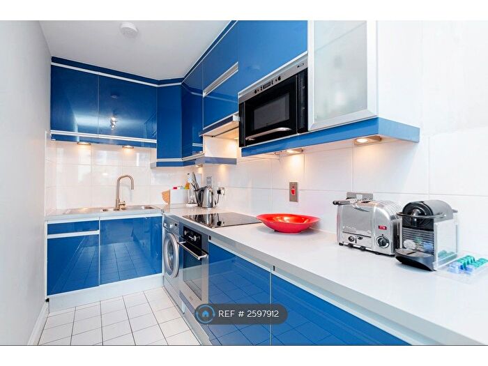 2 Bedroom Flat To Rent In Elisa Court, London, W1T