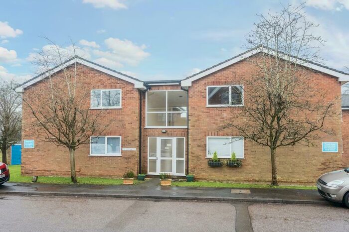 2 Bedroom Apartment To Rent In Prestwood, Buckinghamshire, HP16