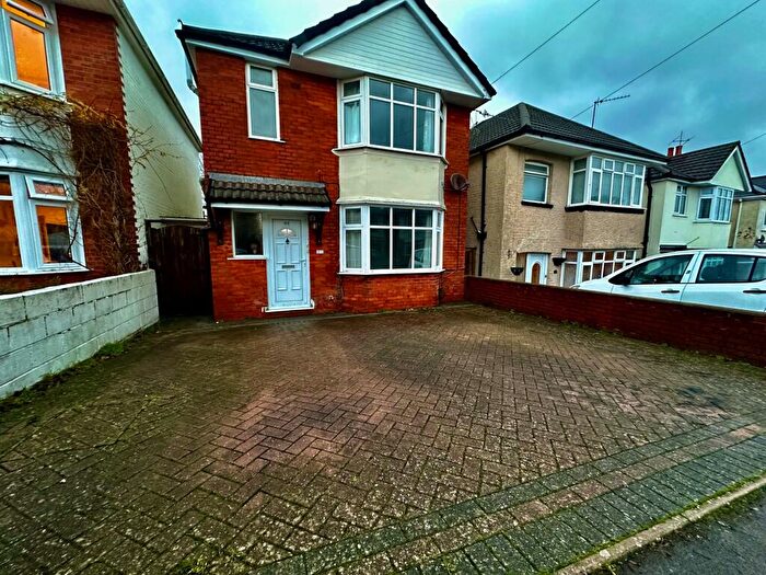 3 Bedroom Detached House To Rent In Wroxham Road, Poole, BH12