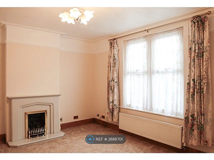 4 Bedroom End Of Terrace House To Rent In Vicarage Road, Croydon, CR0