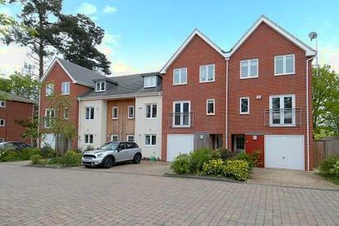 4 Bedroom Terraced House To Rent In Brook Avenue, Ascot, SL5