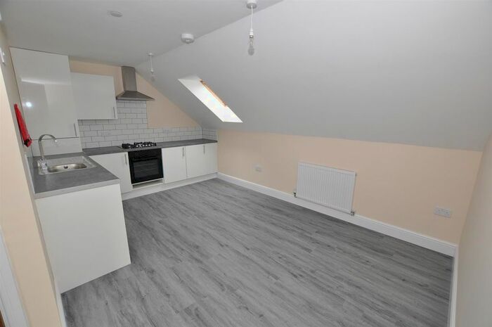 2 Bedroom Flat To Rent In St. John Street, Whitland, SA34