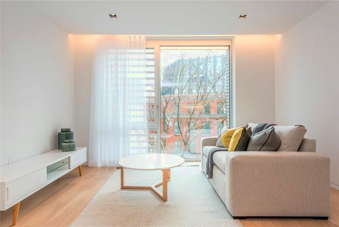 1 Bedroom Flat To Rent In Bartholomew Close, Barbican, Farringdon, London, EC1A