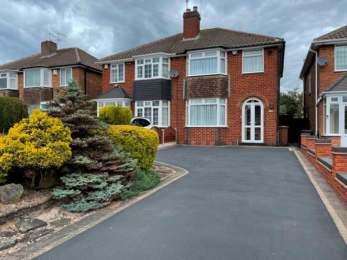 3 Bedroom Semi-Detached House To Rent In Ronald Grove, Castle Bromwich, B36