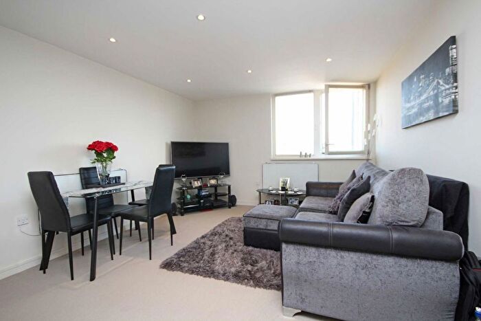 1 Bedroom Flat To Rent In Orchard Road, Richmond, TW9