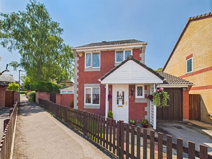 3 Bedroom Detached House For Sale In Tamarisk Close, Calne, SN11