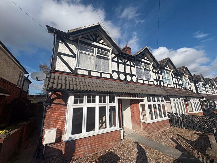 2 Bedroom Flat To Rent In York Road, Woking, GU22