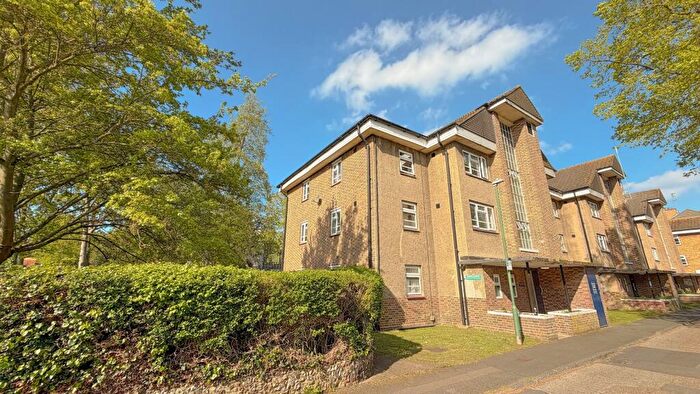 2 Bedroom Flat For Sale In Denmark Gardens, Carshalton, Surrey, SM5