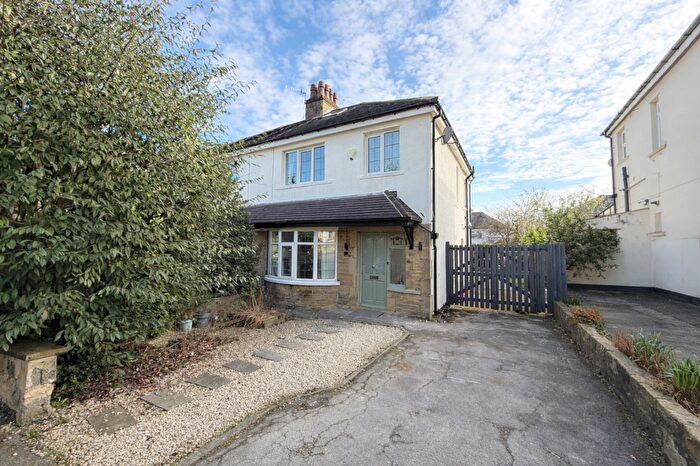 3 Bedroom Semi Detached House To Rent In Fern Hill Mount, Shipley, BD18