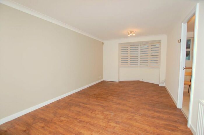 2 Bedroom Flat To Rent In Halley Gardens, London, SE13