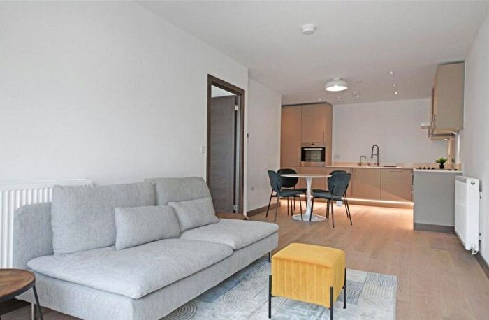 1 Bedroom Flat To Rent In Elmcroft Avenue, Golders Green, London, NW11