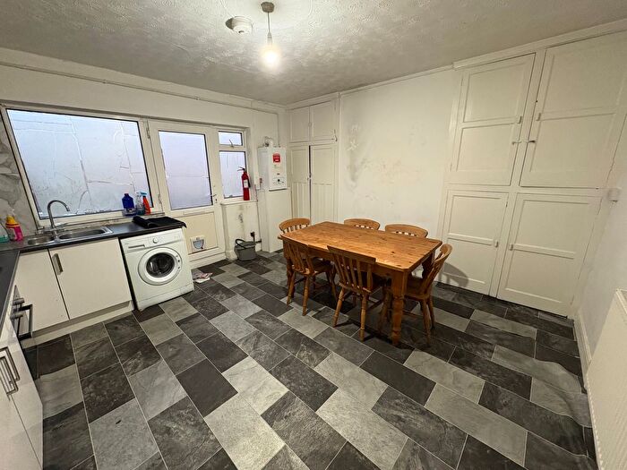 3 Bedroom Flat To Rent In Hampton Road West, Feltham, TW13