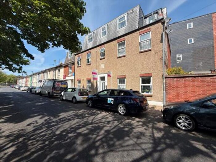 2 Bedroom Flat For Sale In Washington Road, Portsmouth, PO2