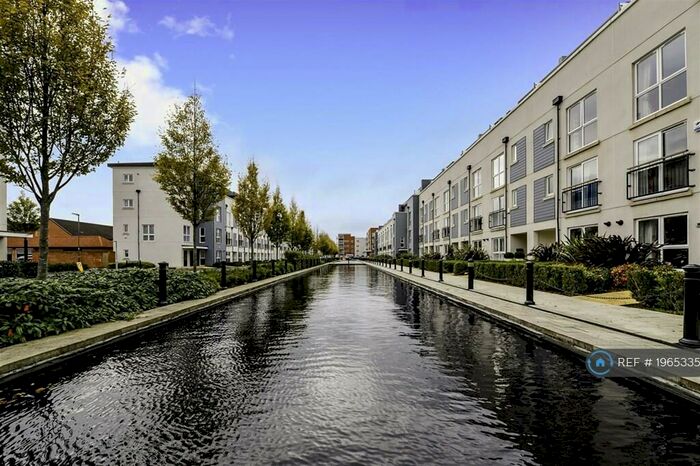 1 Bedroom Flat To Rent In Canalside, Redhill, RH1