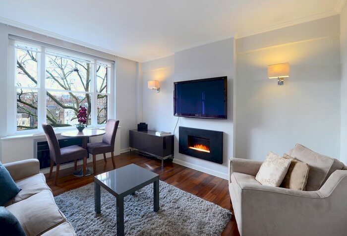 2 Bedroom Flat To Rent In Hill Street, Mayfair, London, W1J