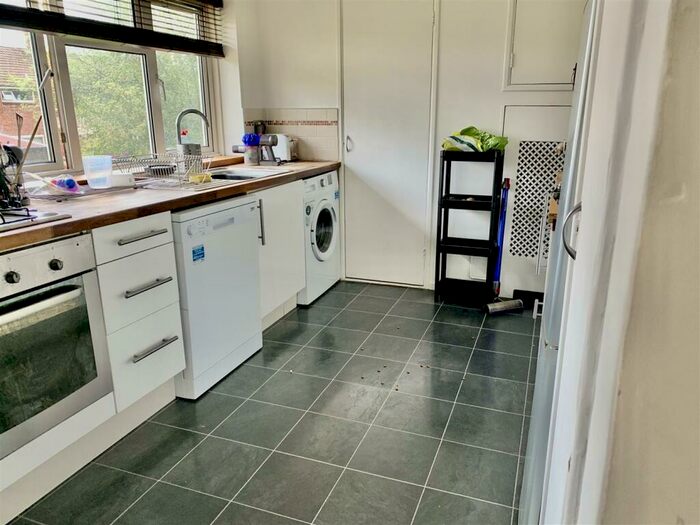 2 Bedroom Flat To Rent In Titmus Drive, Crawley, RH10