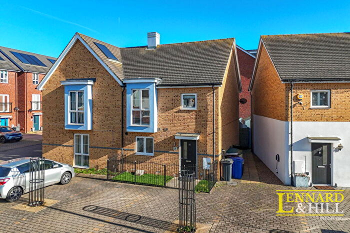 3 Bedroom Semi-Detached House For Sale In College Way, Woodside, Grays, RM16