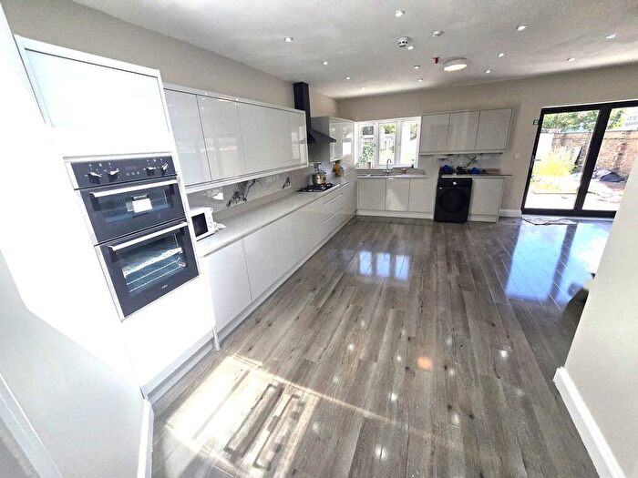 9 Bedroom Detached House To Rent In Havering Road, Romford, Greater London, RM1