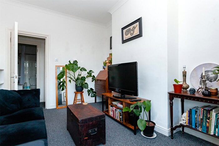 3 Bedroom Flat To Rent In Forest Road, Walthamstow, E17