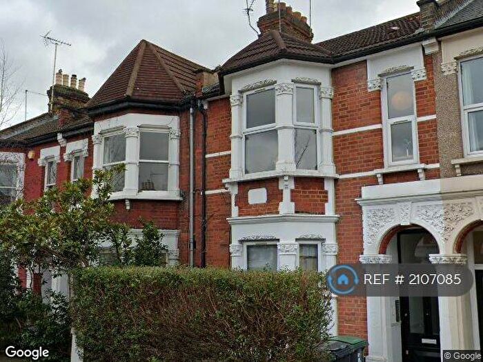 Studio To Rent In Raleigh Road, London, N8