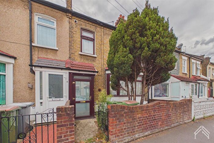 3 Bedroom House To Rent In Alexandra Road, London, E6