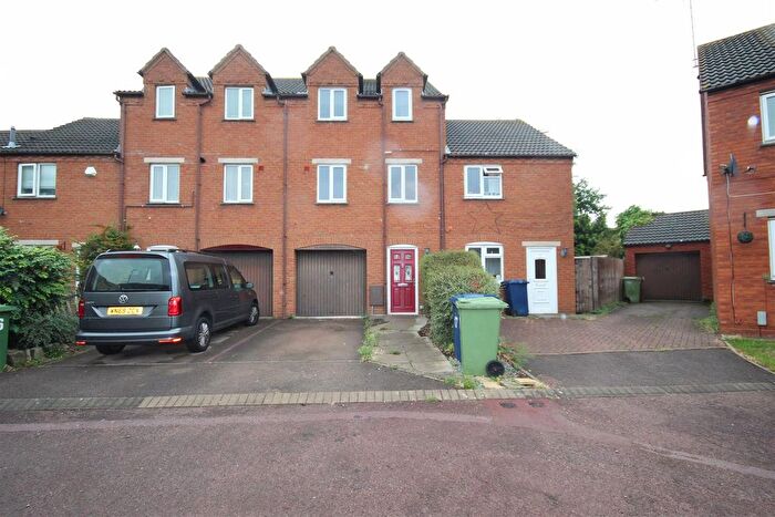 3 Bedroom Town House To Rent In Japonica Close, Churchdown, Gloucester, GL3