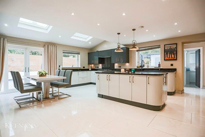 4 Bedroom Detached House For Sale In Woodlands Grove, Padiham, Burnley, BB12