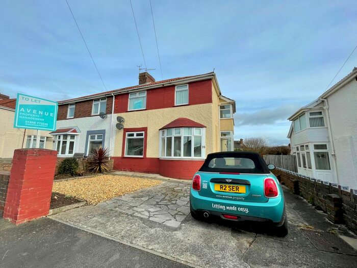 2 Bedroom Flat To Rent In Kings Hill Avenue, Porthcawl, CF36