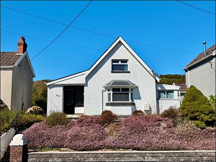3 Bedroom Detached Bungalow For Sale In Swansea Road, Trebanos, Swansea, SA8