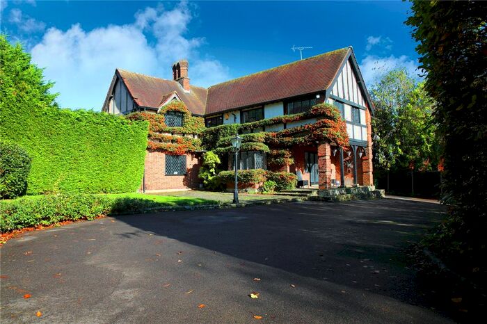 4 Bedroom Detached House For Sale In Elstree Road, Bushey, WD23