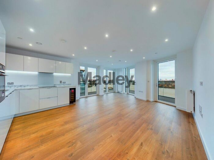 3 Bedroom Flat To Rent In Bond Court, Springham Walk, London SE10