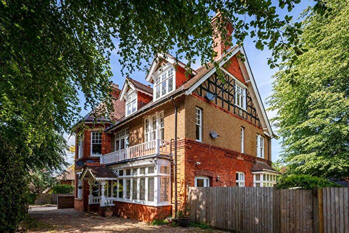 2 Bedroom Flat For Sale In Pit Farm Road, Guildford, Surrey, GU1