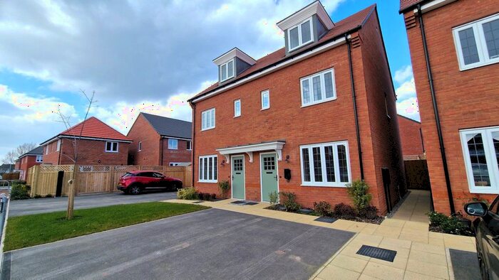 3 Bedroom Town House To Rent In Hankinson Avenue, Heald Green, Cheadle, SK8