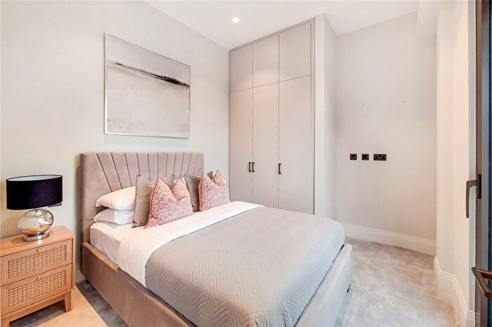 2 Bedroom Flat To Rent In Dock East Apartments, Selsdon Way, E14