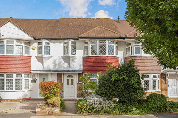 3 Bedroom Terraced House For Sale In Aragon Road, Morden, SM4