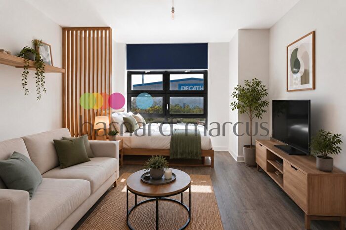 Flat To Rent In Purley Way, Croydon, CR0