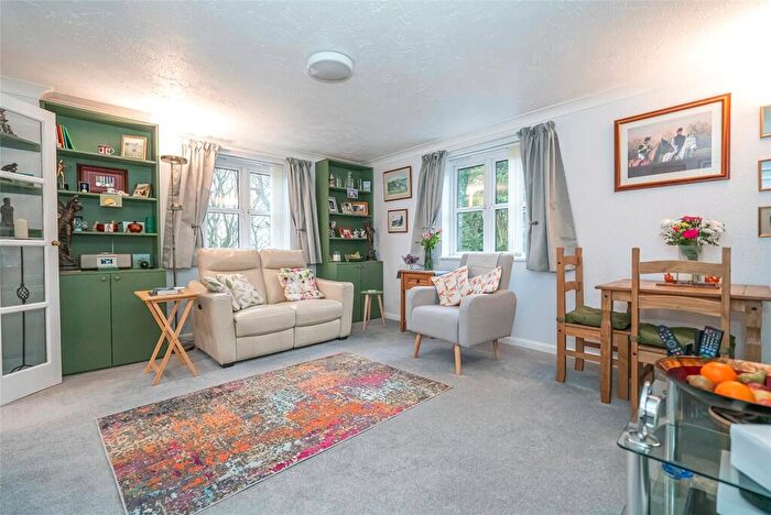 2 Bedroom Apartment For Sale In Bishops View Court, A Church Crescent, London, N10