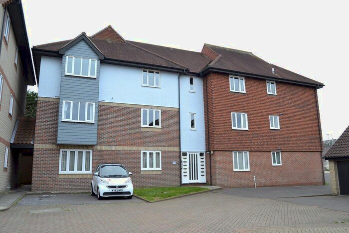 2 Bedroom Flat To Rent In Nicholsons Grove, Colchester, CO1