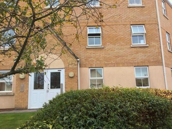 2 Bedroom Flat To Rent In Woodcock Road, Royston, SG8