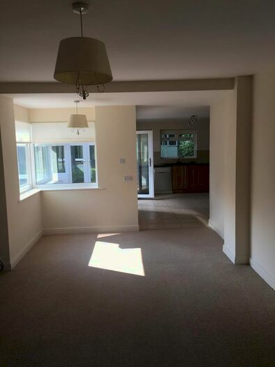 3 Bedroom Bungalow To Rent In Burlington Grove, Sheffield, S17