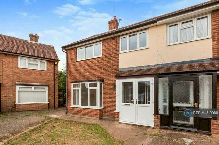 3 Bedroom Semi-Detached House To Rent In Lynden Way, Swanley, BR8