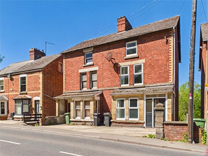 3 Bedroom Semi Detached House For Sale In Bath Road, Stroud, Gloucestershire, GL5