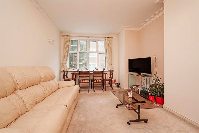 2 Bedroom Flat To Rent In Acol Road, London, NW6